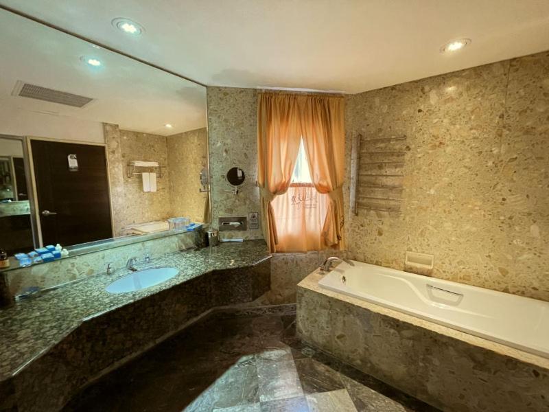 Swan Lake Villa Resort Nanwan Extérieur photo